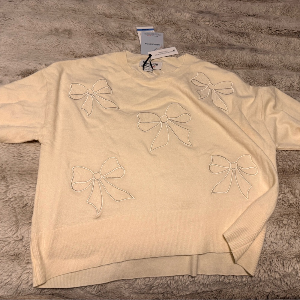 Bow Embroidered Crewneck Sweater - Cream